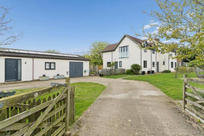 5 bed property, in The Baulk, £1,100,000
