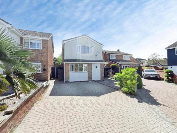 3 bed property, in Chapel Drive, £425,000
