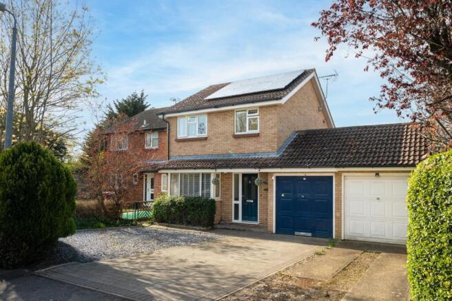 3 bed property, in Balland Field, £385,000