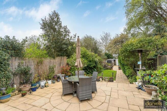 3 bed property, in St. Andrews Avenue, £685,000