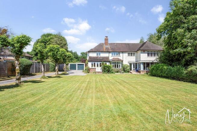 6 bed property, in Main Road, £1,500,000