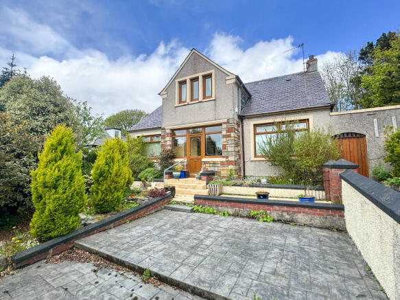 4 bed property, in Springfield Road, £220,000