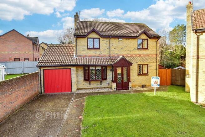 3 bed property, in Fieldfare Road, £310,000