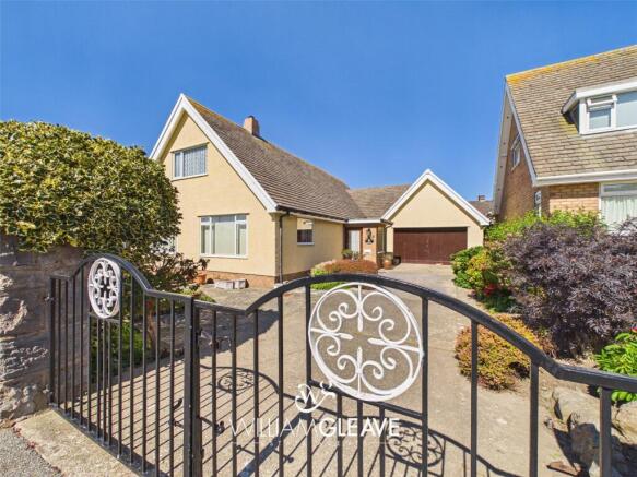2 bed property, in Ffynnon Sadwrn Lane, £400,000