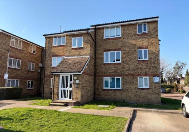 1 bed property, in 31 Liden Close, £165,000