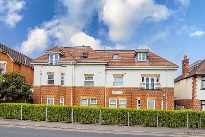 1 bed property, in Belle Vue Road, £195,000