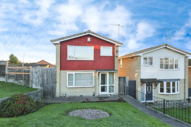 3 bed property, in Barn Owl Walk, £170,000