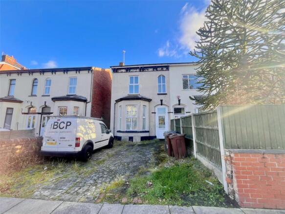 2 bed property, in Part Street, £75,000