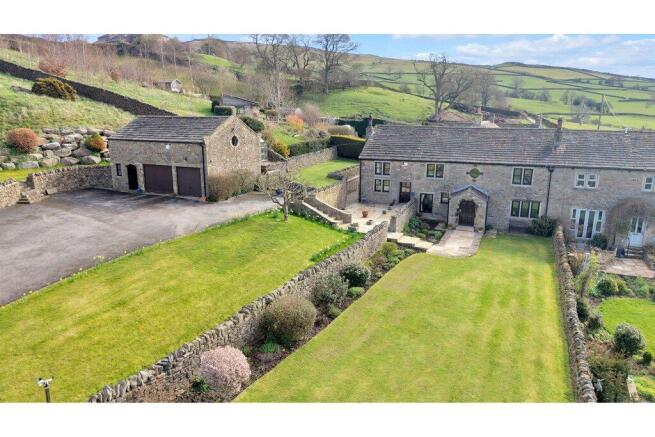 5 bed property, in Higher Calebs Barn, £895,000