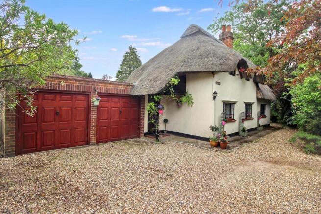 4 bed property, in New Lane Hill, £675,000