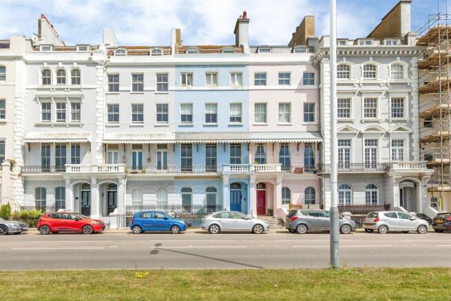 2 bed property, in Marina, £45,000