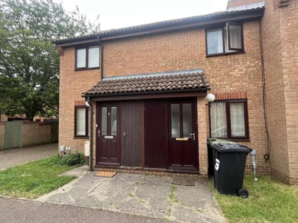 2 bed property, in Lincroft, £245,000
