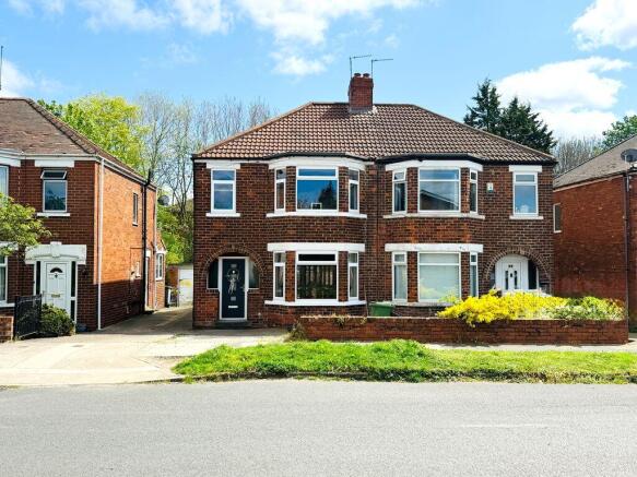 3 bed property, in Plantation Drive, £319,000