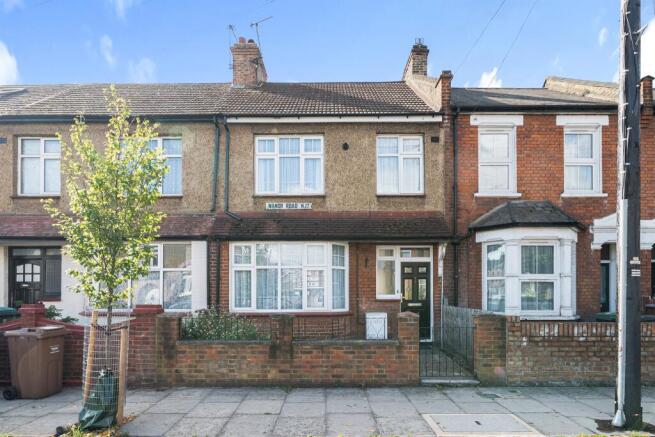 3 bed property, in Manor Road, £535,000