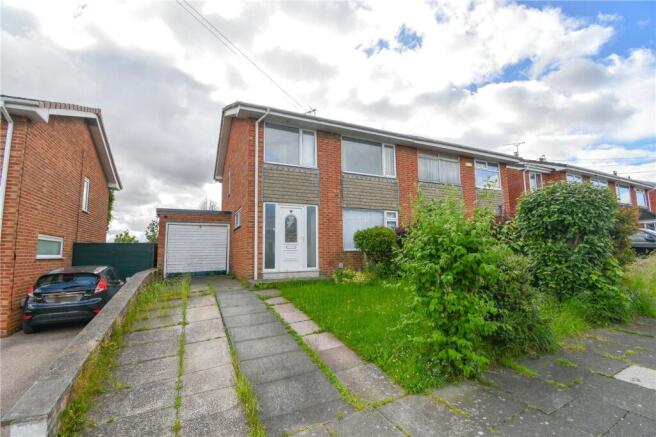 3 bed property, in Gwendoline Close, £250,000