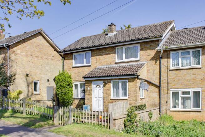 3 bed property, in Broadwater Crescent, £315,000