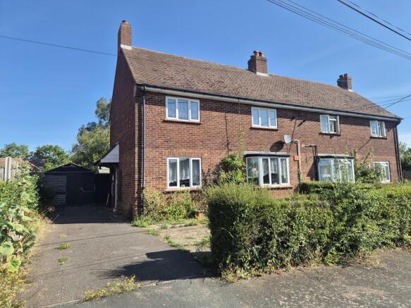 3 bed property, in Monkdowns Road, £325,000