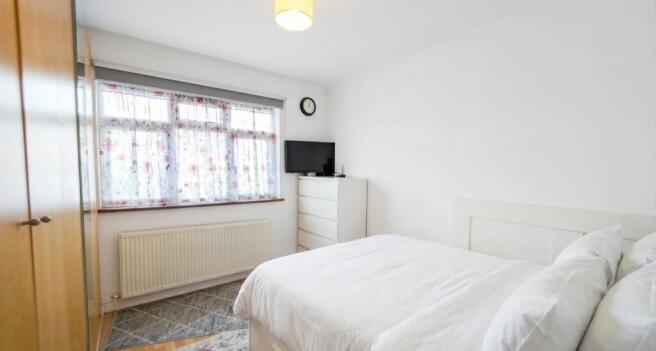 4 bed property, in Princes Avenue, £675,000