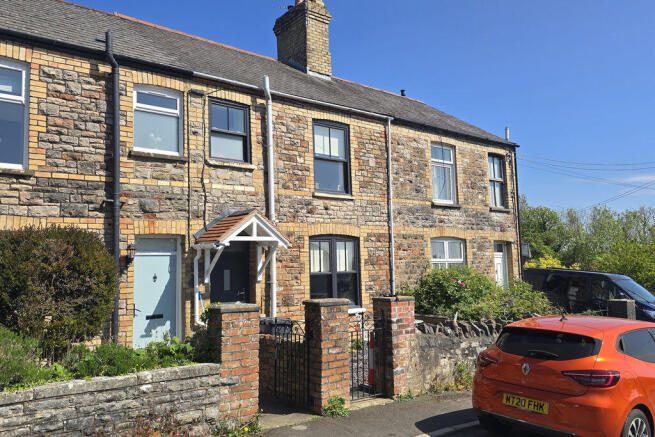 2 bed property, in Highwalls Road, £375,000