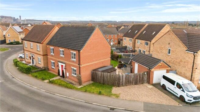 4 bed property, in Dunlin Drive, £270,000