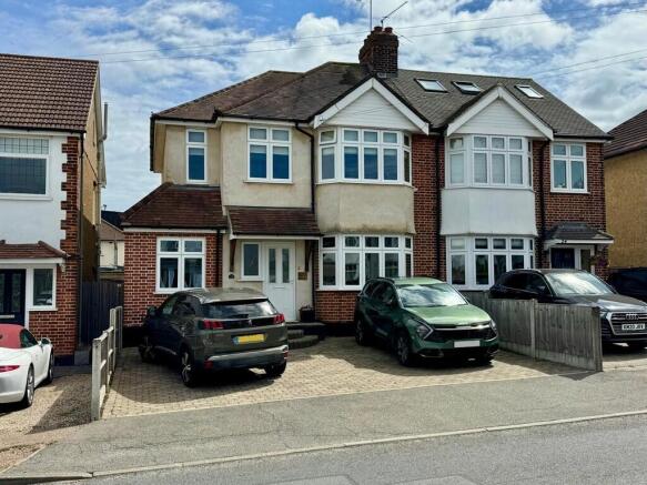 3 bed property, in Mascalls Lane, £625,000