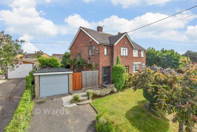 3 bed property, in Hollow Lane, £400,000