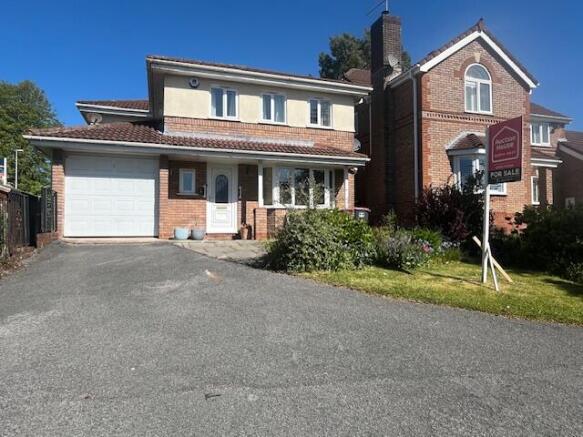 5 bed property, in 17 Waterdale Close, £275,000