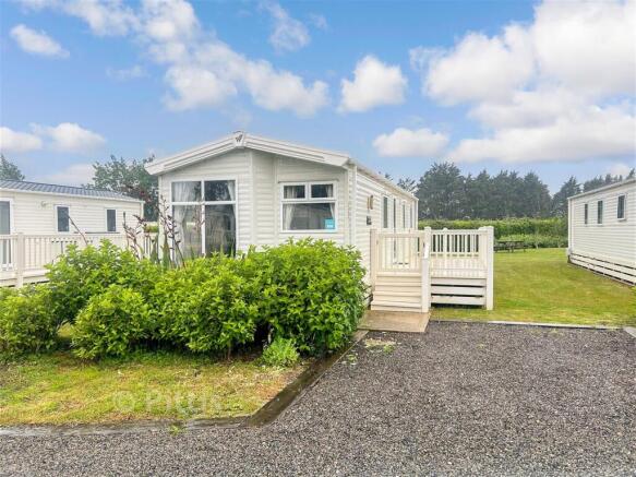 2 bed property, in Rookley Country Park, £33,000