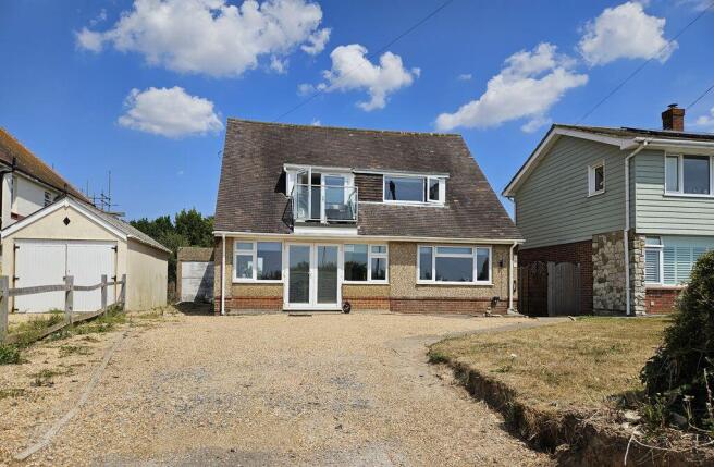 5 bed property, in Hill Head Road, £995,000