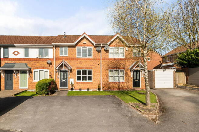 3 bed property, in Alasdair Close, £260,000
