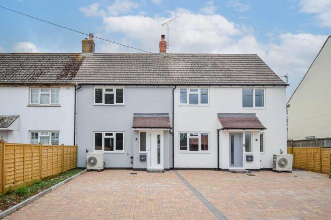 2 bed property, in Everleigh, £325,000