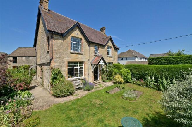 5 bed property, in Pond Hill, £950,000
