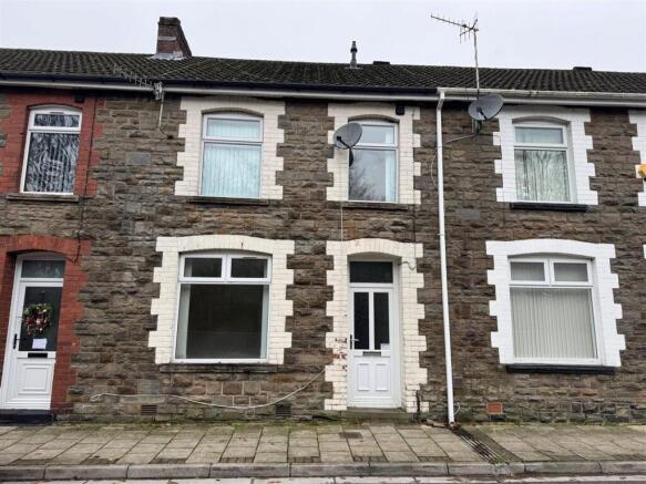 3 bed property, in Station Avenue, £115,000