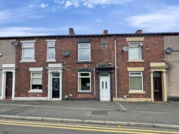 2 bed property, in Turf Lane, £140,000