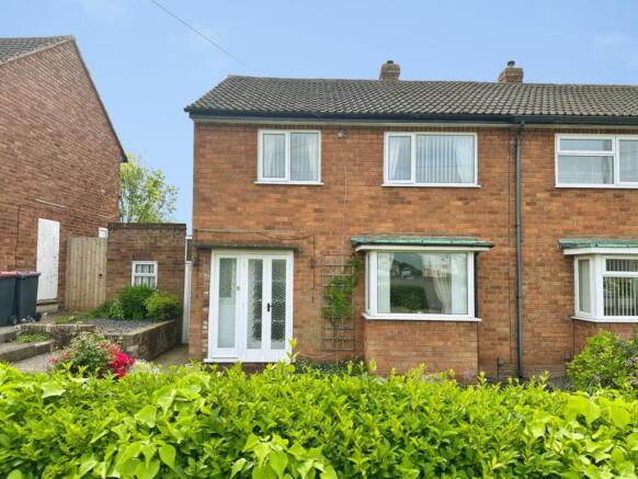 3 bed property, in North Road, £200,000