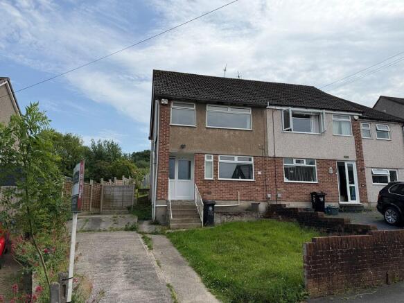 3 bed property, in Newland Road, £275,000