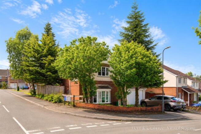 4 bed property, in Peppermint Drive, £425,000