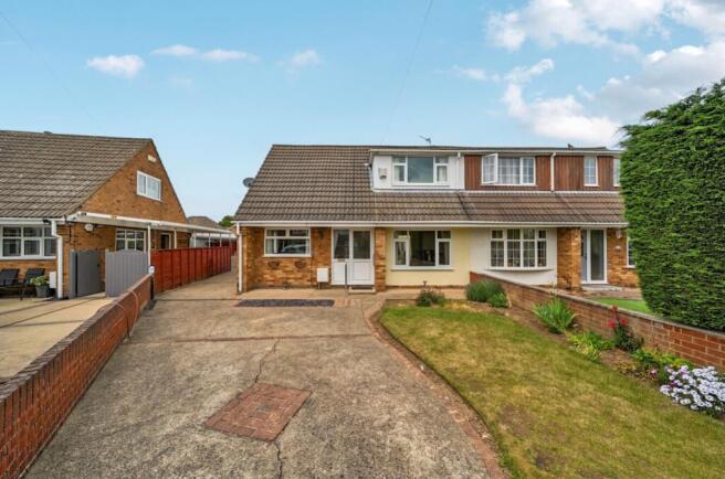 3 bed property, in Weekes Road, £215,000