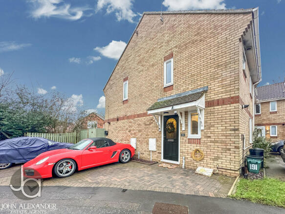 1 bed property, in Friday Wood Green, £170,000