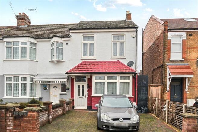 4 bed property, in Warwick Road, £700,000
