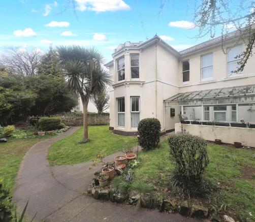 1 bed property, in Halswell Court 22-24, £115,000