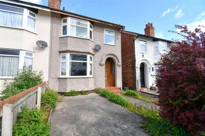 3 bed property, in Browning Avenue, £200,000