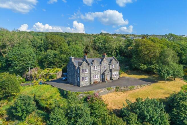 6 bed property, in Ffordd Isaf, £1,000,000