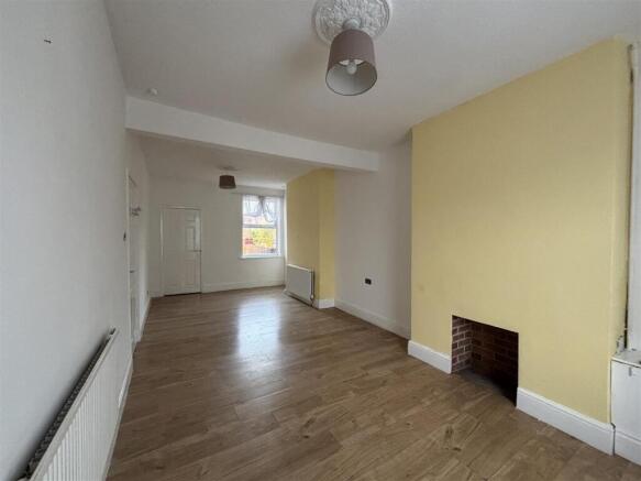 3 bed property, in West Carr Lane, £89,000