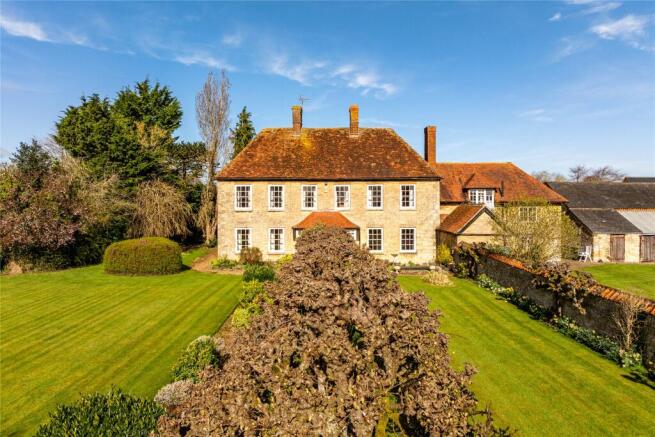 5 bed property, in High Street, £800,000