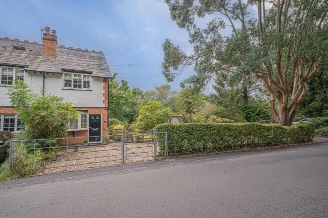 3 bed property, in School Road, £470,000