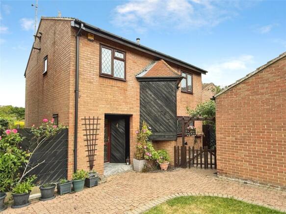 4 bed property, in Emanuel Road, £625,000