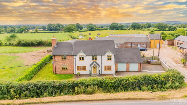 5 bed property, in Bromley Wood, £749,500