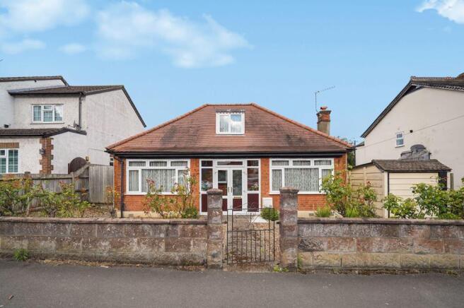 2 bed property, in Cambridge Road, £725,000