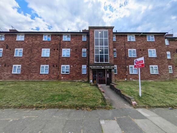 2 bed property, in Wilsmere Drive, £300,000